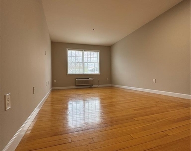 333 Willow - Photo Thumbnail 13
