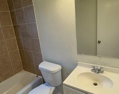 821 Evanston Street - Photo Thumbnail 10