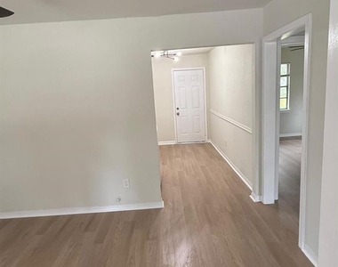821 Evanston Street - Photo Thumbnail 2