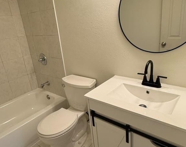 821 Evanston Street - Photo Thumbnail 6