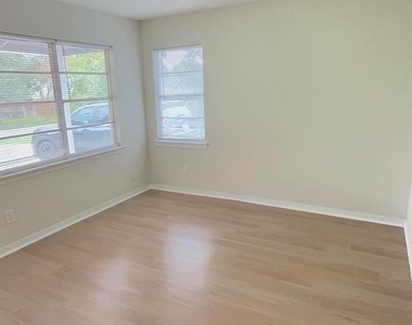 821 Evanston Street - Photo Thumbnail 4