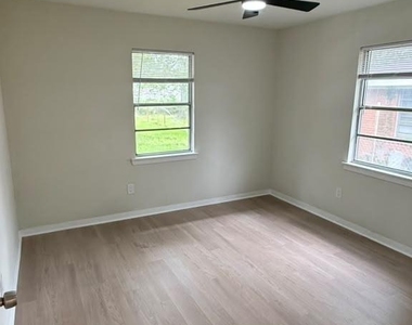821 Evanston Street - Photo Thumbnail 11