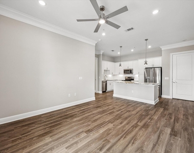 2111 Austin Street - Photo Thumbnail 3