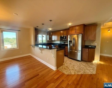 160 Miller - Photo Thumbnail 3