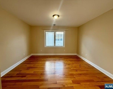 160 Miller - Photo Thumbnail 7