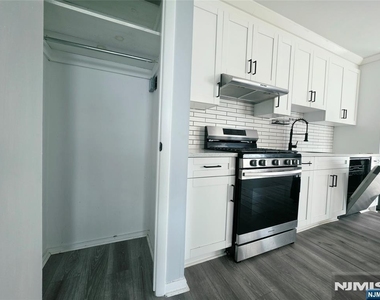 749 Broad - Photo Thumbnail 6