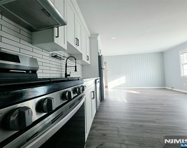 749 Broad - Photo Thumbnail 8