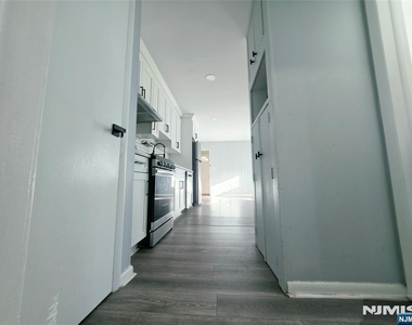 749 Broad - Photo Thumbnail 9