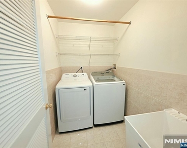 817 Elm - Photo Thumbnail 17