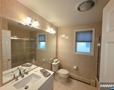817 Elm - Photo Thumbnail 12
