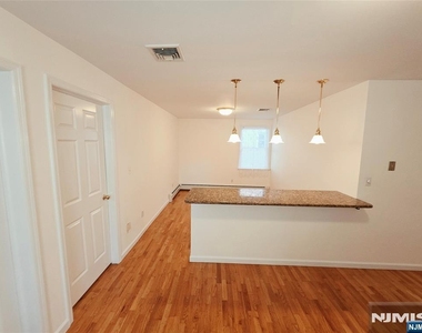 817 Elm - Photo Thumbnail 3