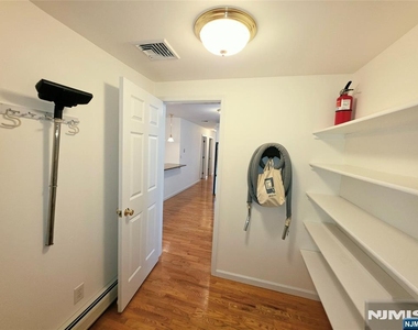 817 Elm - Photo Thumbnail 15