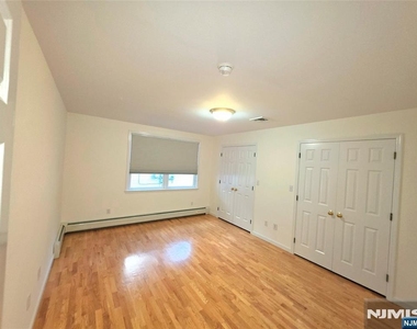817 Elm - Photo Thumbnail 7
