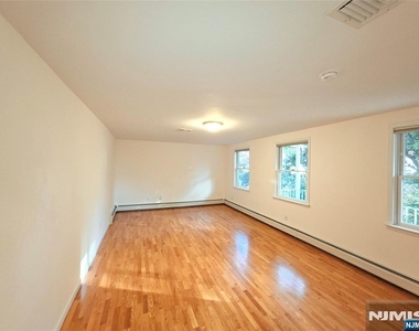 817 Elm - Photo Thumbnail 5
