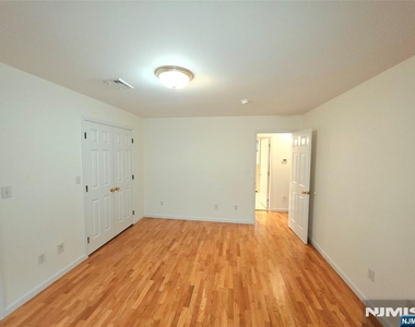 817 Elm - Photo Thumbnail 8