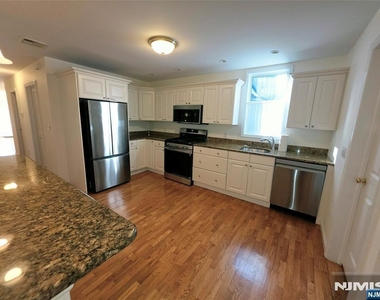 817 Elm - Photo Thumbnail 1