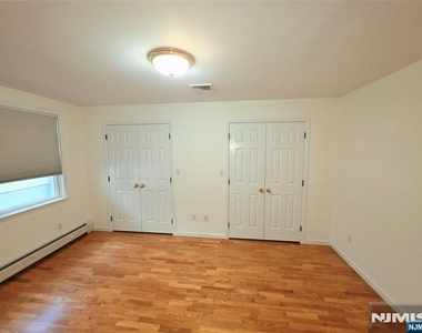817 Elm - Photo Thumbnail 6