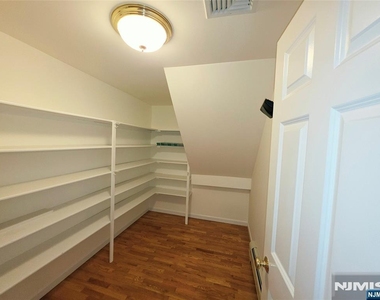 817 Elm - Photo Thumbnail 16