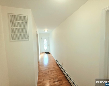 817 Elm - Photo Thumbnail 14