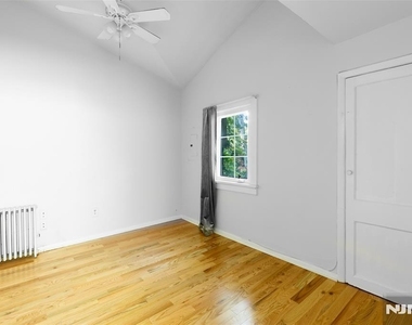 43 Spring Valley - Photo Thumbnail 11