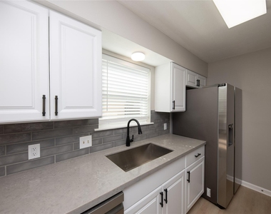 4220 Belle Park Drive - Photo Thumbnail 2