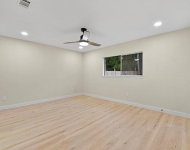 2322 Aprilmont Drive - Photo Thumbnail 23