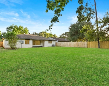 2322 Aprilmont Drive - Photo Thumbnail 27