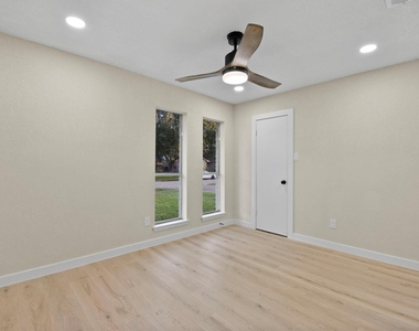 2322 Aprilmont Drive - Photo Thumbnail 17