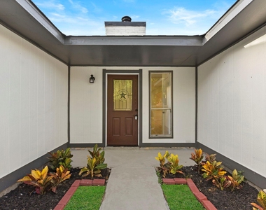 2322 Aprilmont Drive - Photo Thumbnail 4