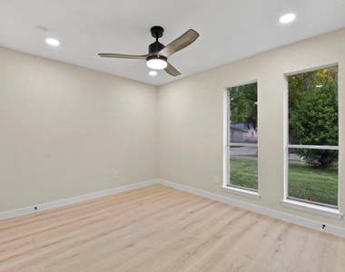 2322 Aprilmont Drive - Photo Thumbnail 18