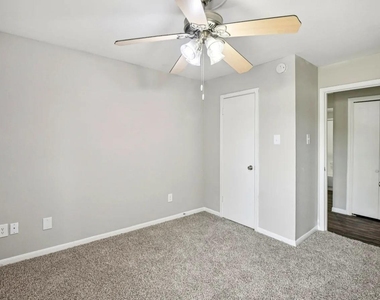 4211 Clay Hill Drive - Photo Thumbnail 9
