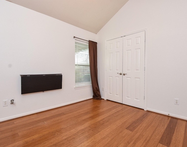6730 Albion Cresent Drive - Photo Thumbnail 3