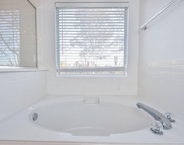 6730 Albion Cresent Drive - Photo Thumbnail 12