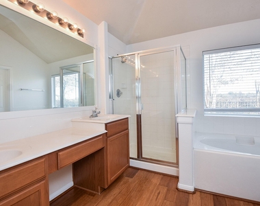 6730 Albion Cresent Drive - Photo Thumbnail 11