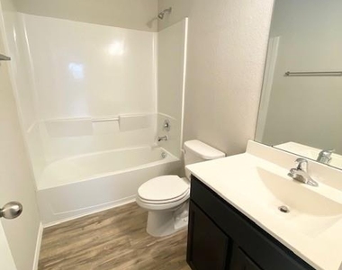 7019 Bonaire Vista Lane - Photo Thumbnail 15