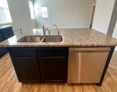 7019 Bonaire Vista Lane - Photo Thumbnail 4