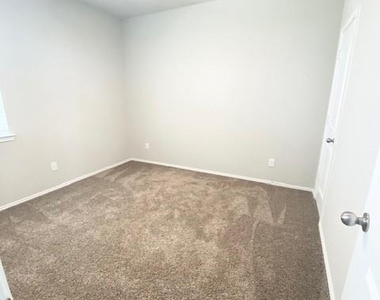 7019 Bonaire Vista Lane - Photo Thumbnail 14