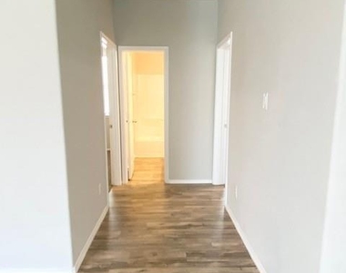 7019 Bonaire Vista Lane - Photo Thumbnail 17