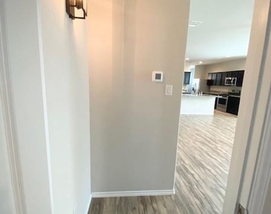 7019 Bonaire Vista Lane - Photo Thumbnail 13
