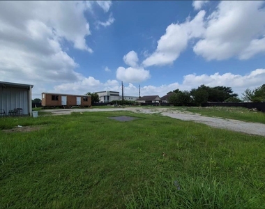 13103 Wiman Road S - Photo Thumbnail 8