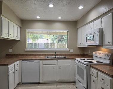 4302 Sloangate Drive - Photo Thumbnail 6