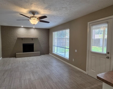 4302 Sloangate Drive - Photo Thumbnail 8