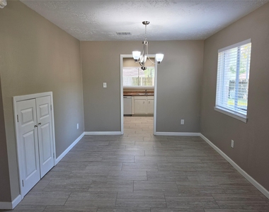 4302 Sloangate Drive - Photo Thumbnail 5