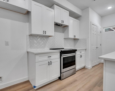 7428 Laura Koppe Rd - Photo Thumbnail 10