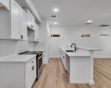 7428 Laura Koppe Rd - Photo Thumbnail 9