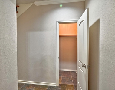 5411 Kansas Street - Photo Thumbnail 8