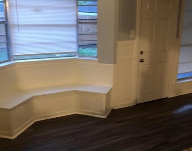 10915 Gatlinburg Drive - Photo Thumbnail 11