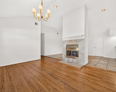1309 Martin Street - Photo Thumbnail 6