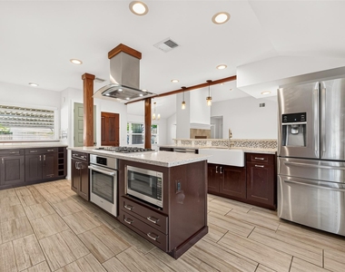 1309 Martin Street - Photo Thumbnail 14