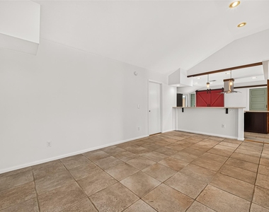 1309 Martin Street - Photo Thumbnail 10